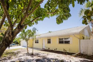 2212 NE 21st Ave, Jensen Beach, FL 34957 - MLS#A11765593