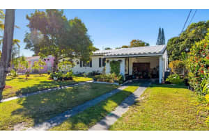 1522 Ne 148th St, Miami