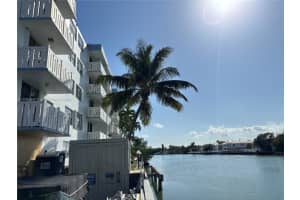 7900 Tatum Waterway Dr 413, Miami Beach