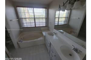 421 Bermuda Springs Dr, Weston, FL 33326 - MLS#A11765927
