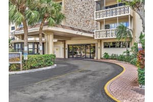 800 Ne 195th St 716, Miami