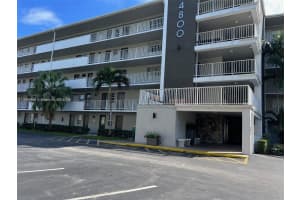 4800 Hillcrest Ln APT 402, Hollywood, FL 33021, - MLS#A11765954