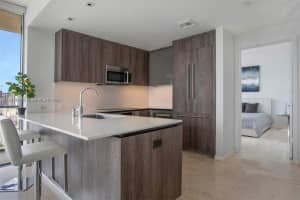 68 SE 6th St Apt 2412, Miami, FL 33131, Sold 08/04/25