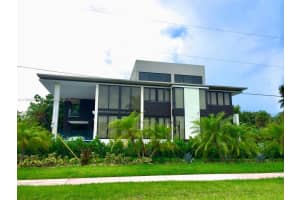 610 Harbor Cir, Key Biscayne