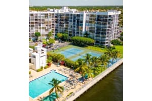 1000 Parkview Dr APT 304, Hallandale Beach, FL 33009, - MLS#A11766600