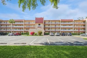 1045 Country Club Dr 304, Margate