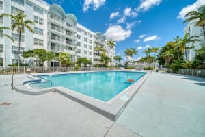 494 Nw 165th St Rd C-205, Miami