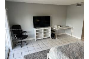 365 NE 125th St APT 305, North Miami, FL 33161, Sold 04/28/25