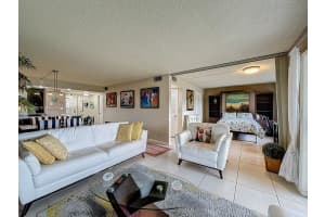 9411 N Hollybrook Lake Dr APT 304, Pembroke Pines, FL 33025, - MLS#A11766990