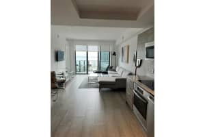 121 Ne 34th St 2006a, Miami