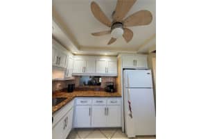 4800 Hillcrest Ln 511, Hollywood