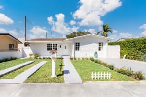 395 W 39th Pl, Hialeah, FL 33012, Sold 05/19/25