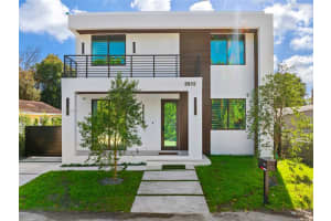 2572 Ne 182nd Ter, North Miami Beach