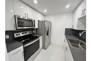 200 Sw 132nd Way 203l, Pembroke Pines