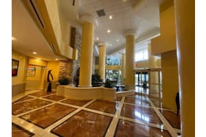 20281 E Country Club Dr 810, Aventura