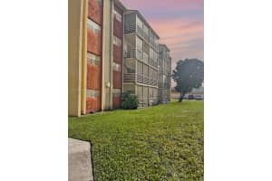 3610 Nw 21st St 311, Lauderdale Lakes