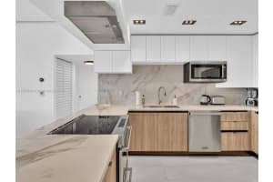 20301 W Country Club Dr Ph29, Aventura