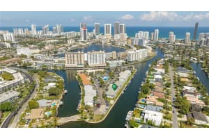 465 Paradise Isle Blvd 308, Hallandale Beach
