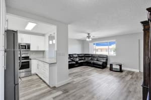 700 Village Green Ct 319, Palm Springs