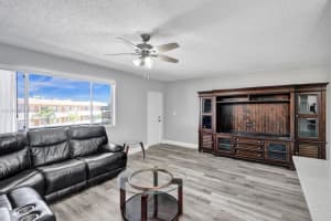 700 Village Green Ct APT 319, Palm Springs, FL 33461, - MLS#A11768307