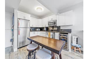 820 NW 87th Ave APT 409, Miami, FL 33172, Sold 08/27/25