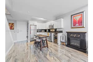 820 NW 87th Ave APT 409, Miami, FL 33172, Sold 08/27/25