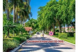 9511 N Hollybrook Lake Dr 305, Pembroke Pines
