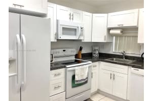 9511 N Hollybrook Lake Dr APT 305, Pembroke Pines, FL 33025, - MLS#A11768921