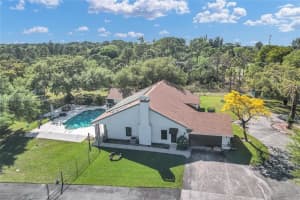 5270 Nw 76th Pl, Pompano Beach