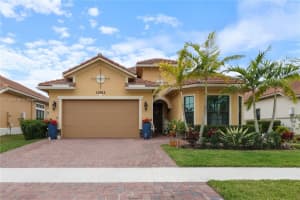 11812 S Cantal Cir S, Parkland