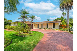 15901 W Troon Cir, Miami Lakes, FL 33014, Sold 05/16/25