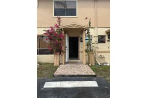 3370 Beau Rivage Dr B8, Pompano Beach