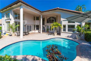 10250 S Lake Vista Cir, Davie, FL 33328, Sold 05/28/25