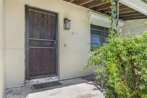 1011 NW 89th St, Miami, FL 33150, Sold 04/29/25