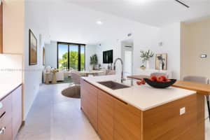 3581 E Glencoe St 307, Miami
