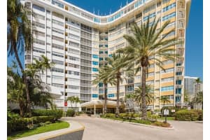 100 Golden Isles Dr Ph 9 Hallandale Beach, FL 33009 - MLS#A11770198