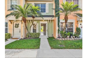 12 Simonton Cir 12, Weston