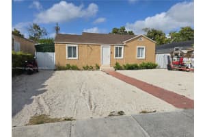 1011 Nw 64th St, Miami