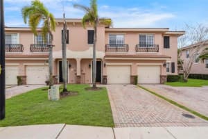 210 Las Brisas Cir, Weston, FL 33326, Sold 07/17/25