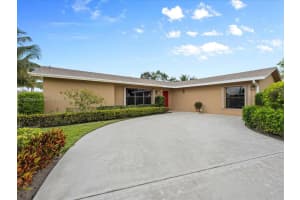 102 Chapel Ln, Tequesta
