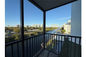 3401 N Country Club Dr 601, Aventura