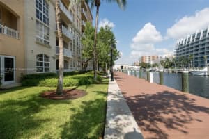 3001 Ne 185th St 113, Aventura