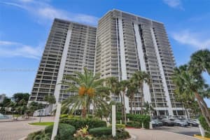 20281 E Country Club Dr 809, Aventura