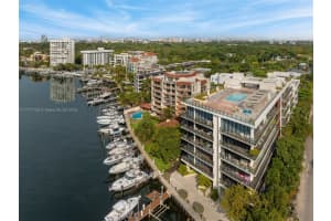 3581 E Glencoe St 302, Miami