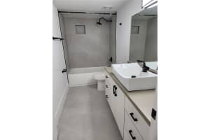 MLS# A11772128, Doral, Florida 33166