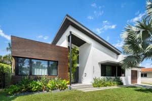 2421 Ne 199th St, Miami