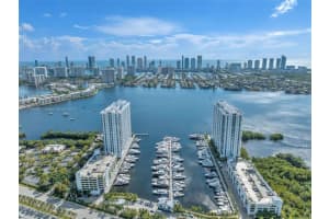 17111 Biscayne Blvd 2302, North Miami Beach
