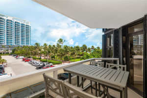 6423 Collins Ave Apt 309, Miami Beach, FL 33141, - MLS#A11772645