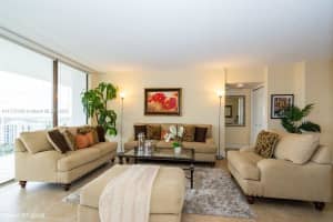 19707 Turnberry Way 23c, Aventura