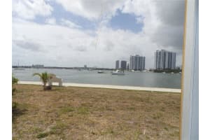 2920 Point East Dr N111, Aventura